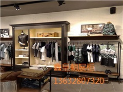 男女服装展柜011